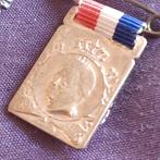 Vier Koningsgezinde Medailles o.a. Juliana en Wilhelmina, Verzenden, Gebruikt