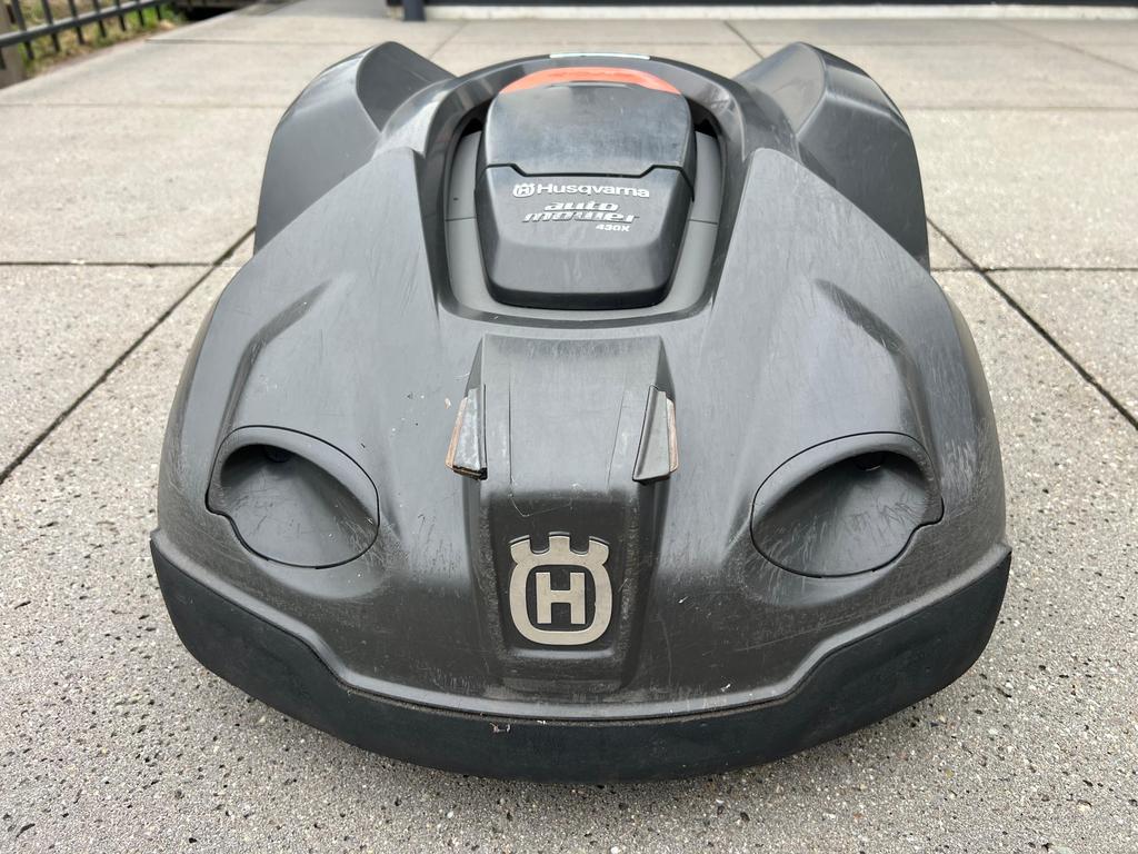 Husqvarna Automower 430X – incl laadstation + servicerapport, Ophalen, Gebruikt, 20 tot 25 cm, Bestuurbaar via app