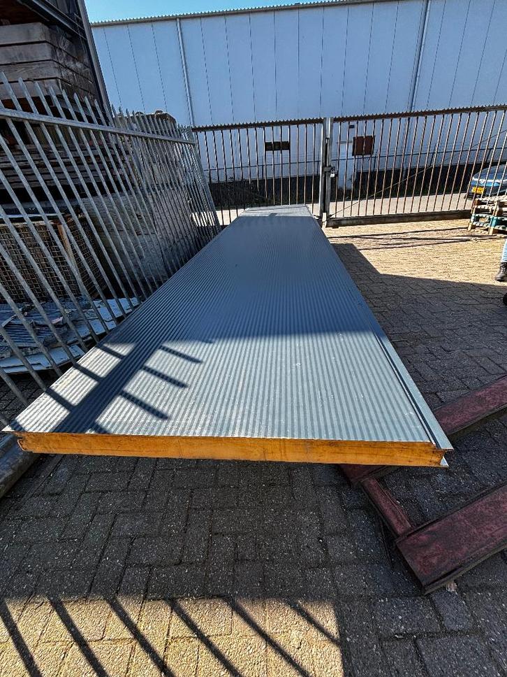 Sandwichpanelen, 560x106x8cm, € 20,00 pm2, Doe-het-zelf en Verbouw, Platen en Panelen, Zo goed als nieuw, Overige materialen, 50 tot 100 mm