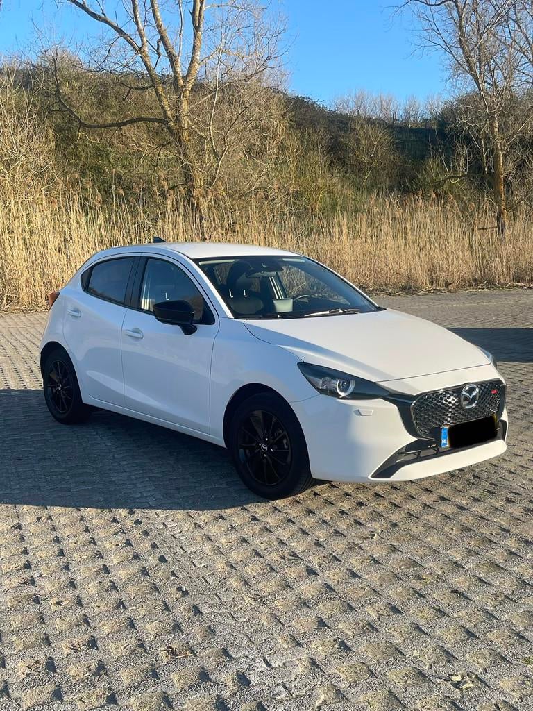 Mazda 2, Private lease, Gebruikt, 4 cilinders, Wit