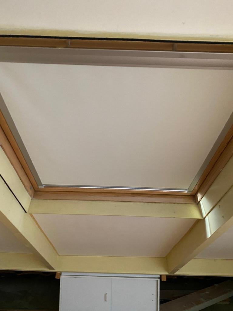 Dakraam rolgordijn (98,5cm breed-89,5cm hoog) Velux geschikt, Ophalen, 50 tot 100 cm, Zo goed als nieuw, Minder dan 100 cm