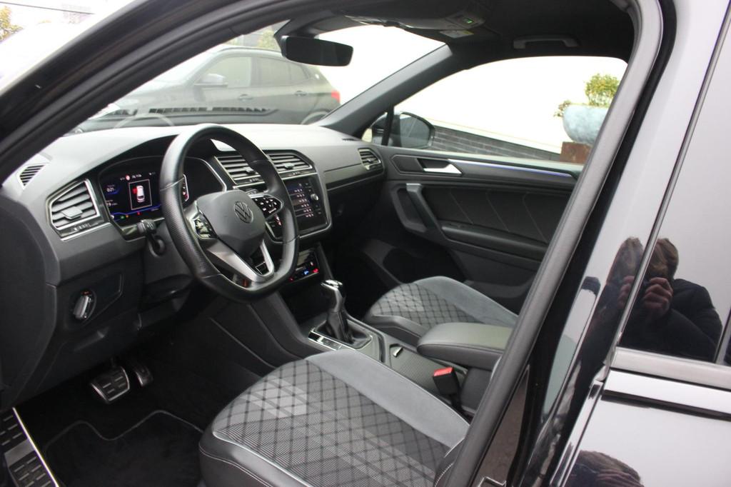 Volkswagen Tiguan 1.5 TSI R-Line Black Style | Trekhaak |, Auto's, Volkswagen, 1441 kg, Stof, Euro 6, 4 cilinders