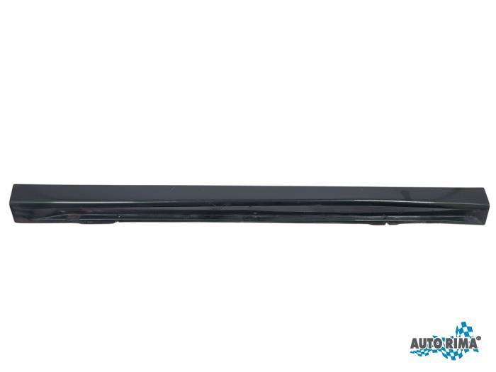 Dorpel links van een Volvo 850 (421)