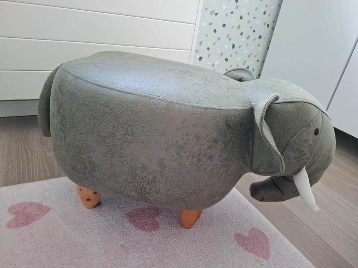 Leuke groene olifanten kruk met houten poten, Huis en Inrichting, Krukjes, Zo goed als nieuw, Hout, Ophalen