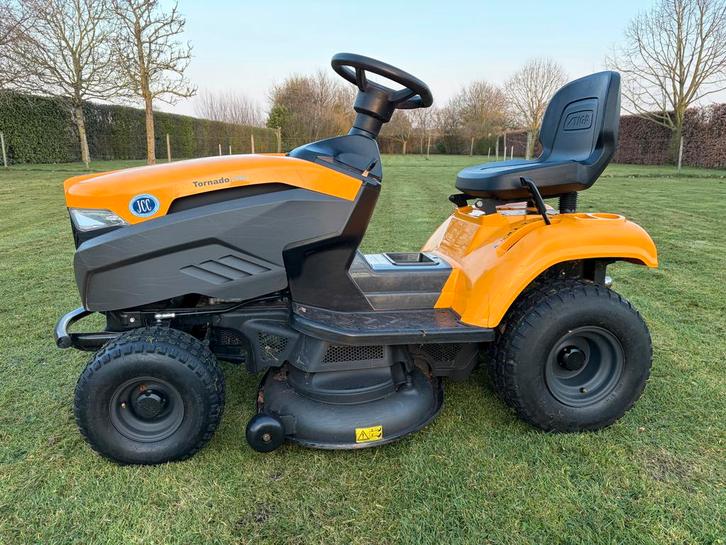Stiga Tornado 2098 Zitmaaier - Nieuwe accu, mulch & trekhaak, Tuin en Terras, Zitmaaiers, Gebruikt, 90 tot 120 cm, Elektrische starter