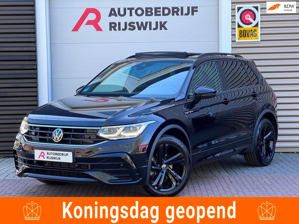 Volkswagen Tiguan 1.5 TSI R-Line Pano/Trekhaak/360/Sfeer, Auto's, Volkswagen, 12 maanden, 15 km/l, Adaptive Cruise Control, 4 cilinders