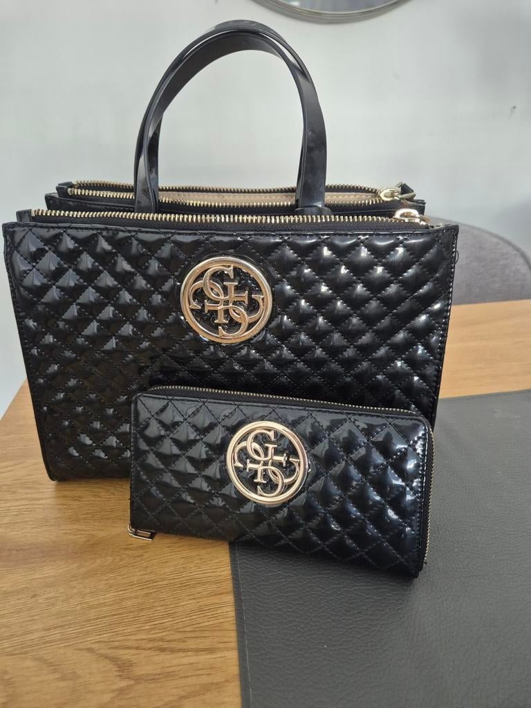 Guess handtas en portemonnee set - Zwart lakleer, Sieraden, Tassen en Uiterlijk, Tassen | Damestassen, Ophalen of Verzenden