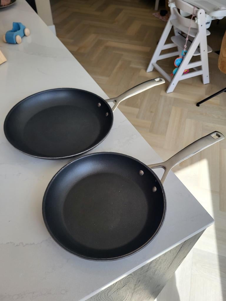 Le Creuset Les Forgées pannen 24 & 28 cm, Huis en Inrichting, Keuken | Potten en Pannen, Ophalen of Verzenden, Gebruikt, Aluminium