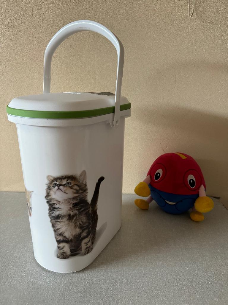 NIEUWSTAAT voerton voerbak container voeropslag bak  CURVER, Dieren en Toebehoren, Dierenvoeding, Ophalen of Verzenden, Kat