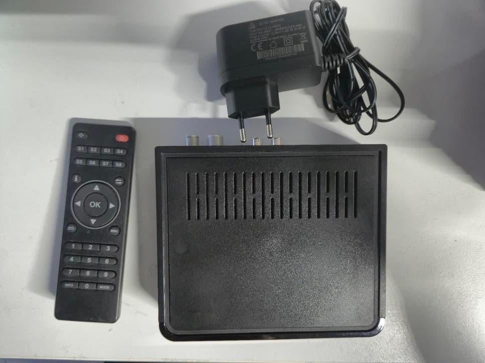 Quantis QE317 Tuner ontvanger incl. afstandsbediening, Ophalen of Verzenden, Zo goed als nieuw