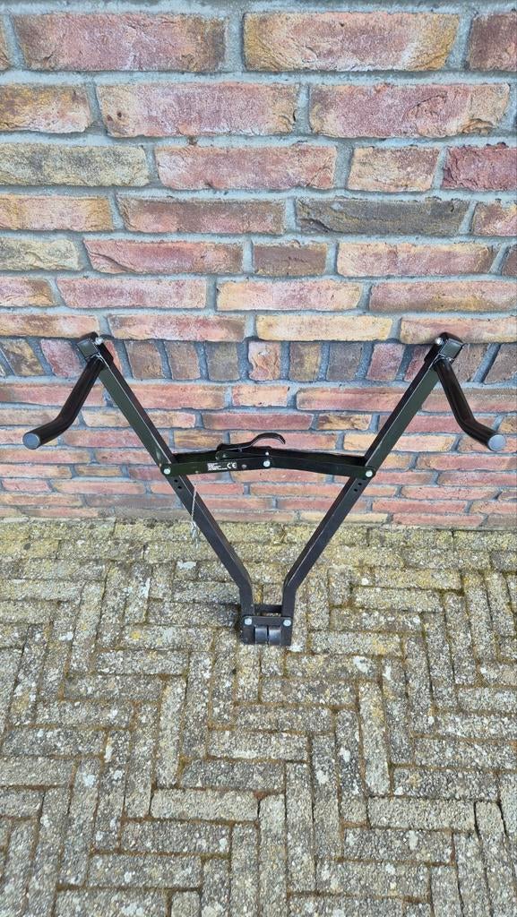 Fietsendrager model: fietsschaar, Ophalen, 1 fiets, Zo goed als nieuw, Trekhaakdrager
