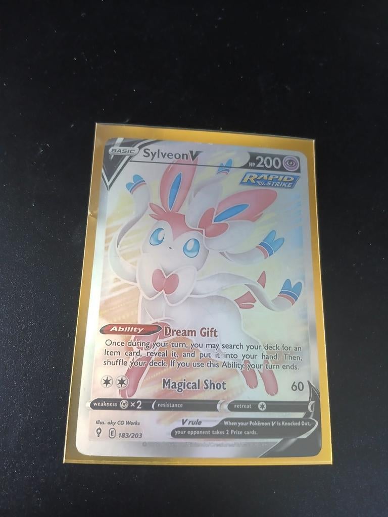 Sylveon V-Pokemon, Ophalen of Verzenden, Nieuw, Losse kaart, Foil
