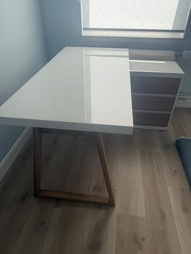 Te koop Bureau wit, Ophalen, 135 cm, Zo goed als nieuw, Overige merken