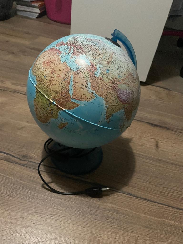 Lichtgevende wereldbol, Huis en Inrichting, Woonaccessoires | Wereldbollen, Ophalen of Verzenden, Verlicht, Gebruikt