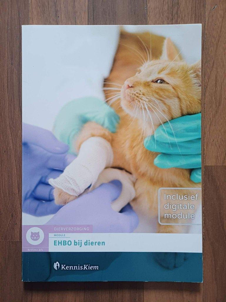 Kenniskiem Dierverzorging - EHBO bij dieren, Boeken, Esther van Schuur et al., Ophalen of Verzenden, Zo goed als nieuw, MBO