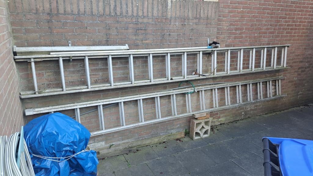 Lange aluminium ladders, 2x16 sporten, Ophalen, Gebruikt, Ladder, 4 meter of meer