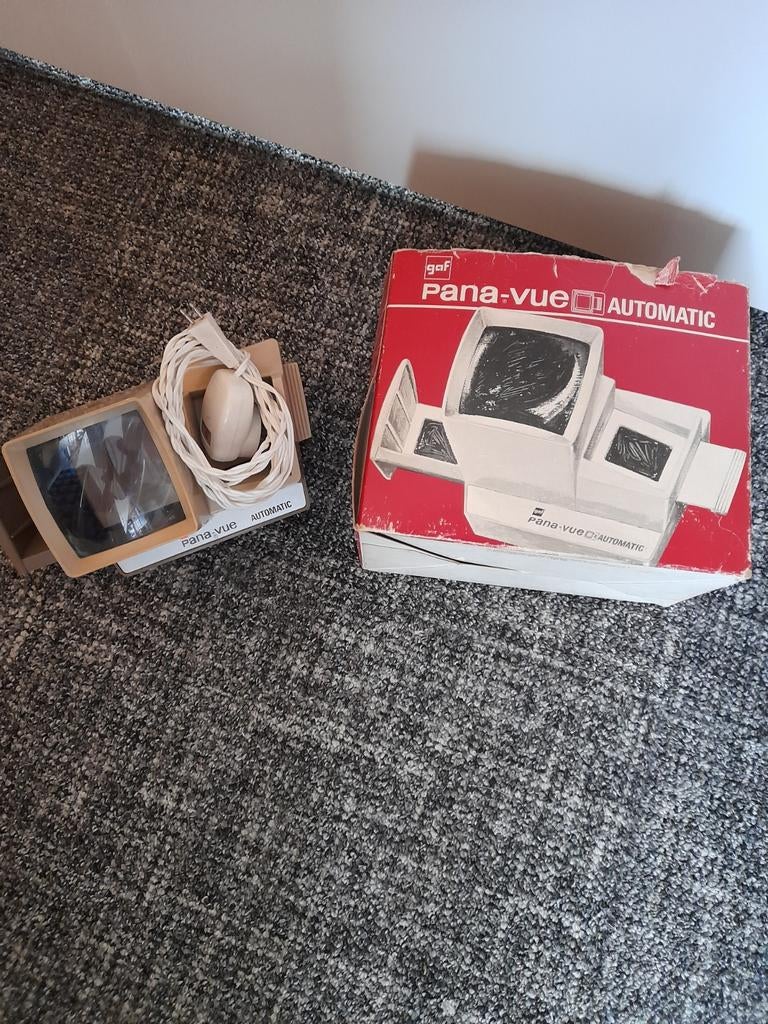 GAF Pana-Vue Automatic Diaprojector met doos, Audio, Tv en Foto, Diaprojectors, Ophalen of Verzenden, Gebruikt, Met scherm