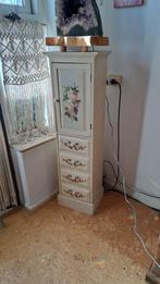 Leuk met roosjes beschilderd kastje, Ophalen of Verzenden, Zo goed als nieuw