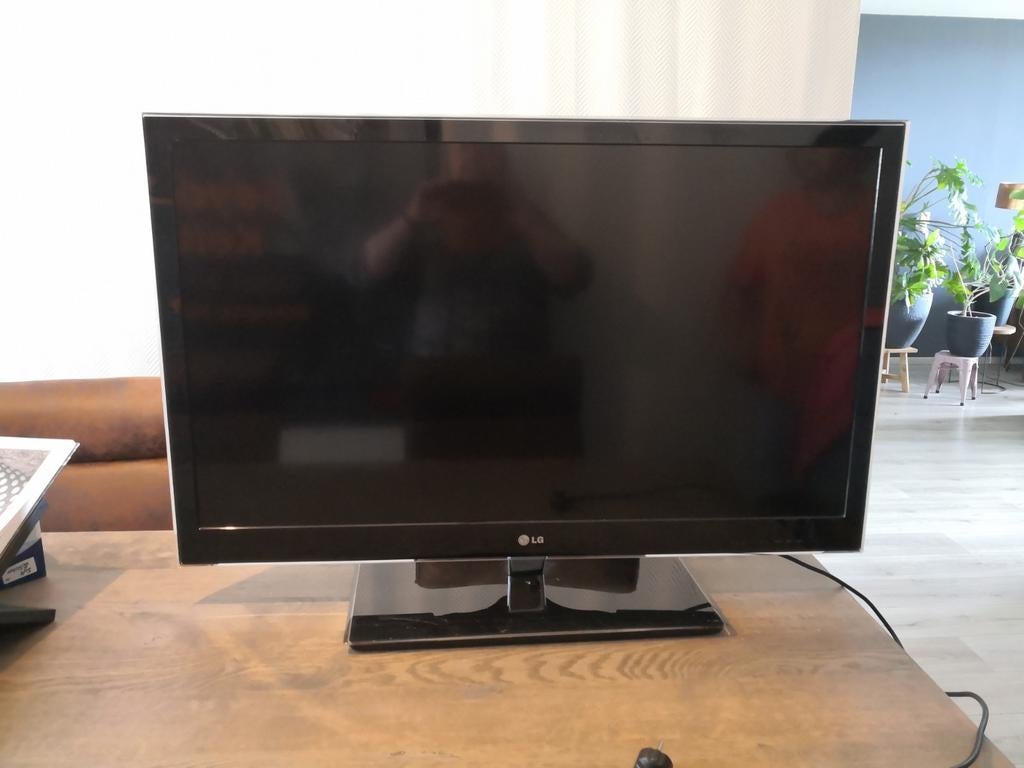 LG TV met afstandsbediening, Ophalen, Gebruikt, 50 Hz, 100 cm of meer