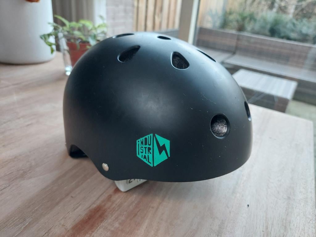 Industrial skate helm, Sport en Fitness, Skateboarden, Ophalen of Verzenden, Gebruikt, Skateboard