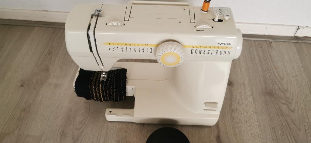 Naaimachine Toyota CU27 werkt goed, Ophalen of Verzenden, Zo goed als nieuw, Naaimachine, Overige merken