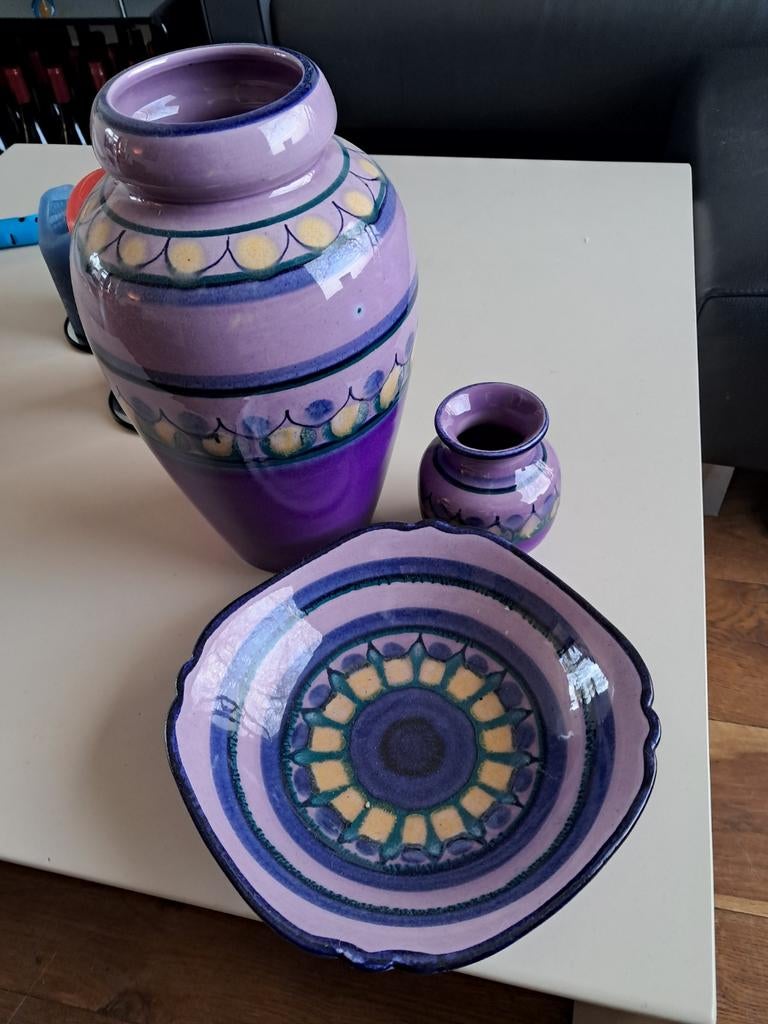 Gouda Plateel Vintage Aardewerk 2x Vaas 1x Bord, Antiek en Kunst, Ophalen