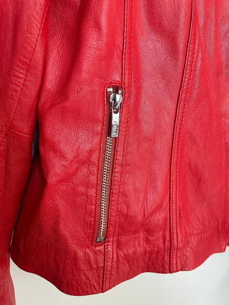 Arma bikerjack maat 36 rood leer asymmetrische rits, Customerservice@armastore.com, Arma, Maat 36 (S), P.O. box 286, 1170 AG Badhoevedorp