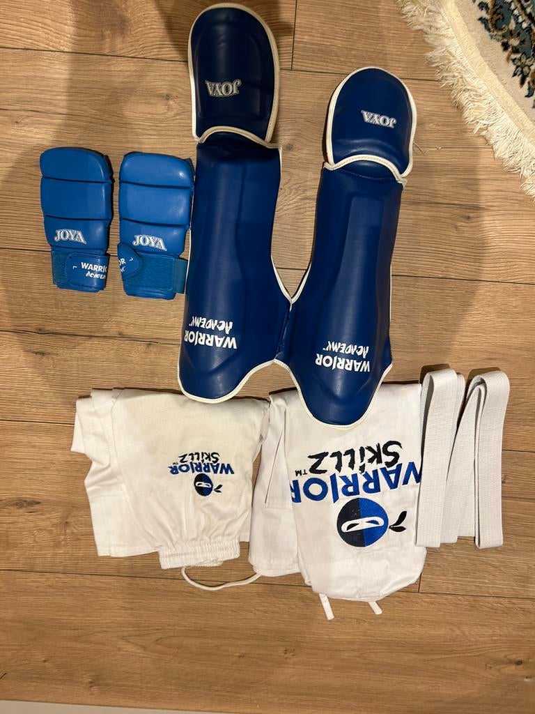 Vechtsportuitrusting: Taekwondo pak, bescherming, handschoen, Ophalen, Taekwondo, Vechtsportpak, Maat M