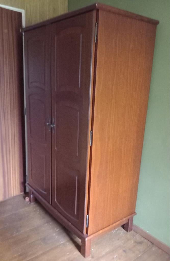 Kledingkast met twee deuren - Bruin hout, Ophalen, Gebruikt, Klassiek, 50 tot 100 cm