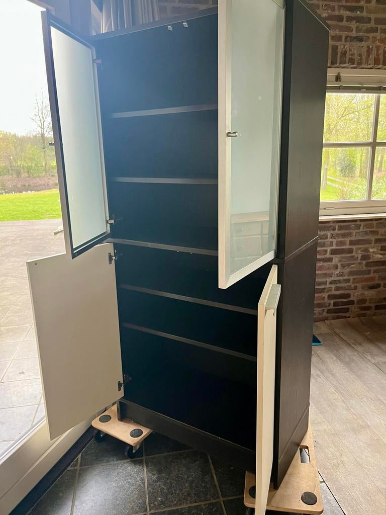 Vitrinekast met glazen en dichte deuren ikea, Huis en Inrichting, Kasten | Vitrinekasten, Ophalen, Gebruikt, 50 tot 100 cm, 150 tot 200 cm