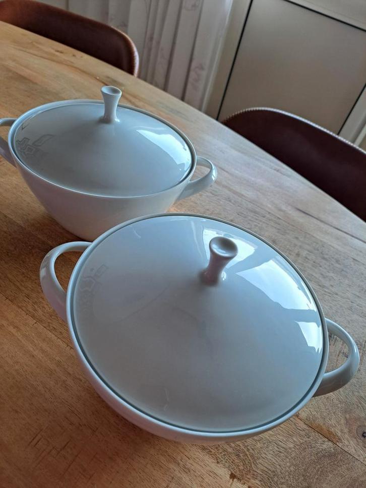 2 Arzberg witte dekschalen, Huis en Inrichting, Keuken | Servies, Zo goed als nieuw, Schaal of Schalen, Effen, Porselein, Ophalen of Verzenden