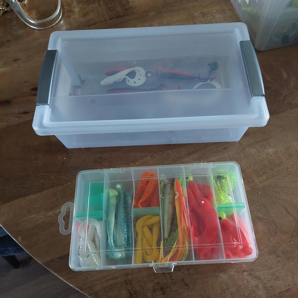 Visgerei: Kunstaas en accessoires in opbergdozen, Ophalen of Verzenden