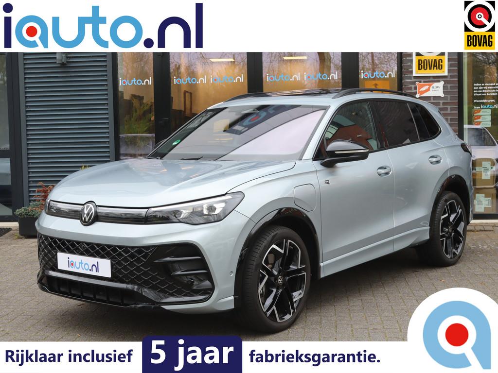 Volkswagen Tiguan 1.5 eHybrid 272pk R-Line Black Style Pano/, Auto's, Volkswagen, 12 maanden, 4 cilinders, Hybride Elektrisch/Benzine