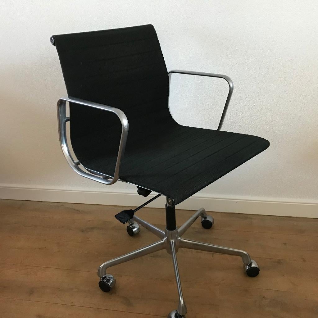 ICF Charles Eames bureaustoel EA 117 vintage, Gebruikt, Zwart, Ophalen of Verzenden, Nvt