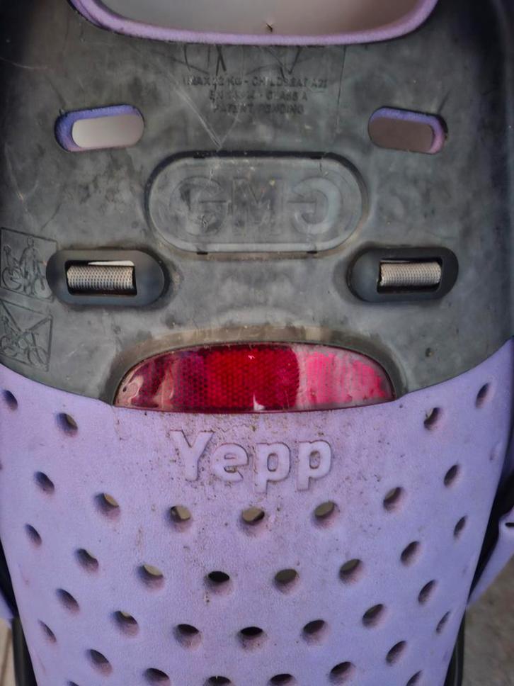 Yepp fietsstoeltje achter. Paars. Frame bevestiging, Fietsen en Brommers, Fietsaccessoires | Fietsstoeltjes, Gebruikt, Achterzitje