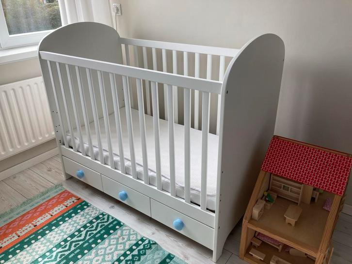 Wit ledikant met lades IKEA GONATT, Kinderen en Baby's, Babywiegjes en Ledikanten, Gebruikt, Ledikant, Ophalen