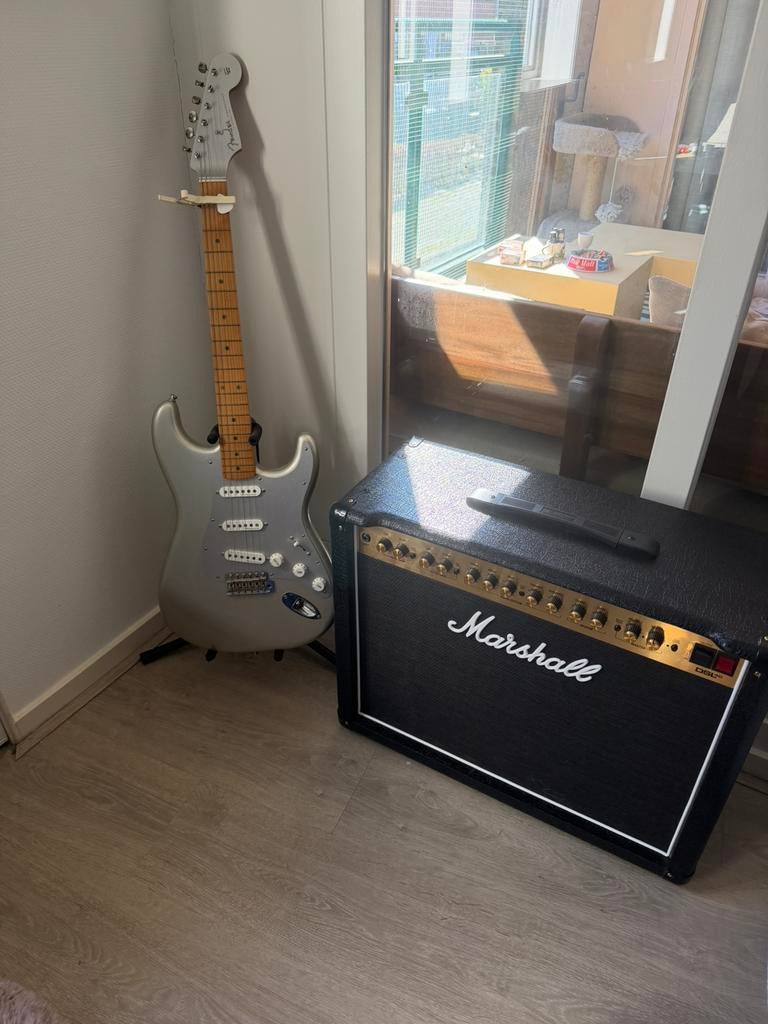 Fender H.E.R. Stratocaster + Marshall DSL40CR, Muziek en Instrumenten, Ophalen, Zo goed als nieuw, Solid body, Fender