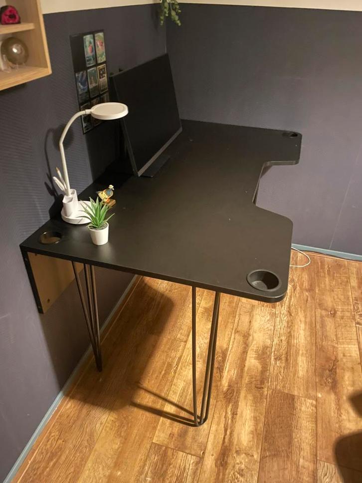 Gamebureau van Ikea Fredde, Huis en Inrichting, Bureaus, Zo goed als nieuw, Bureau, Ophalen