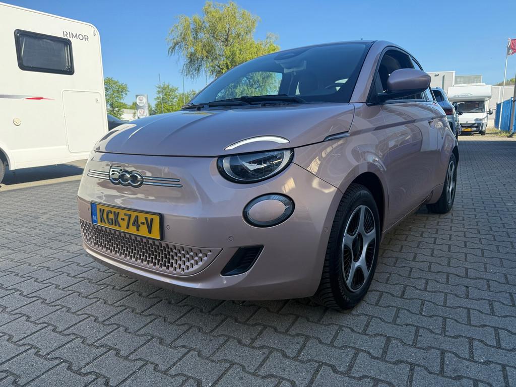 Fiat 500 Passion 42 kWh |Carplay | Camera | Parkeersensoren, Auto's, 12 maanden, Gebruikt, 118 pk, Overige kleuren