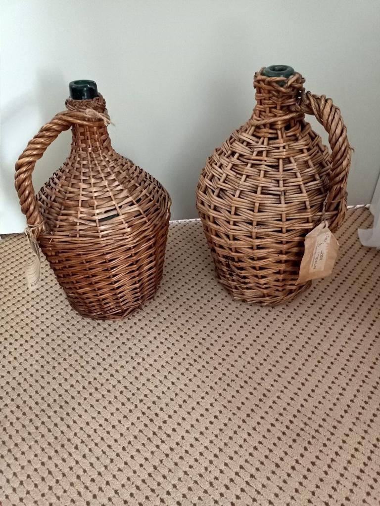 Oude wijn flessen, Ophalen, Gebruikt, Rechthoekig, Riet