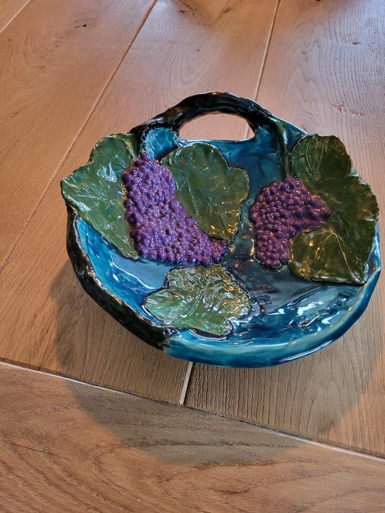 Keramische druiven schaal van Sofie, Antiek en Kunst, Antiek | Keramiek en Aardewerk, Ophalen of Verzenden