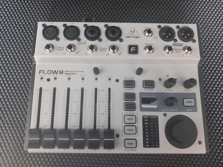 Behringer Flow 8 digitale mixer & audio interface, Muziek en Instrumenten, Mengpanelen, Zo goed als nieuw, 5 tot 10 kanalen, Microfooningang