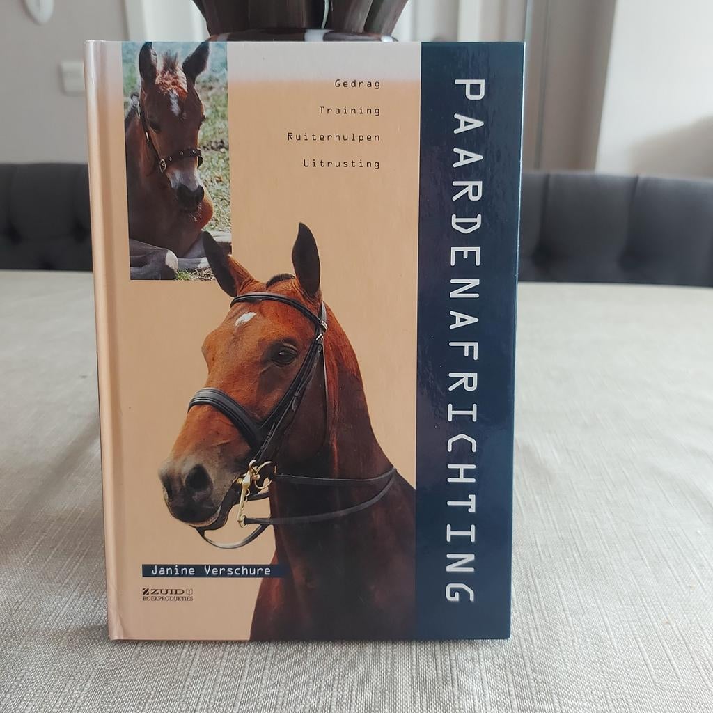 Paardenafrichting - Gedrag, Training, Ruitertips, Uitrusting, Ophalen of Verzenden, Zo goed als nieuw, Paarden of Pony's, Janine Verschure