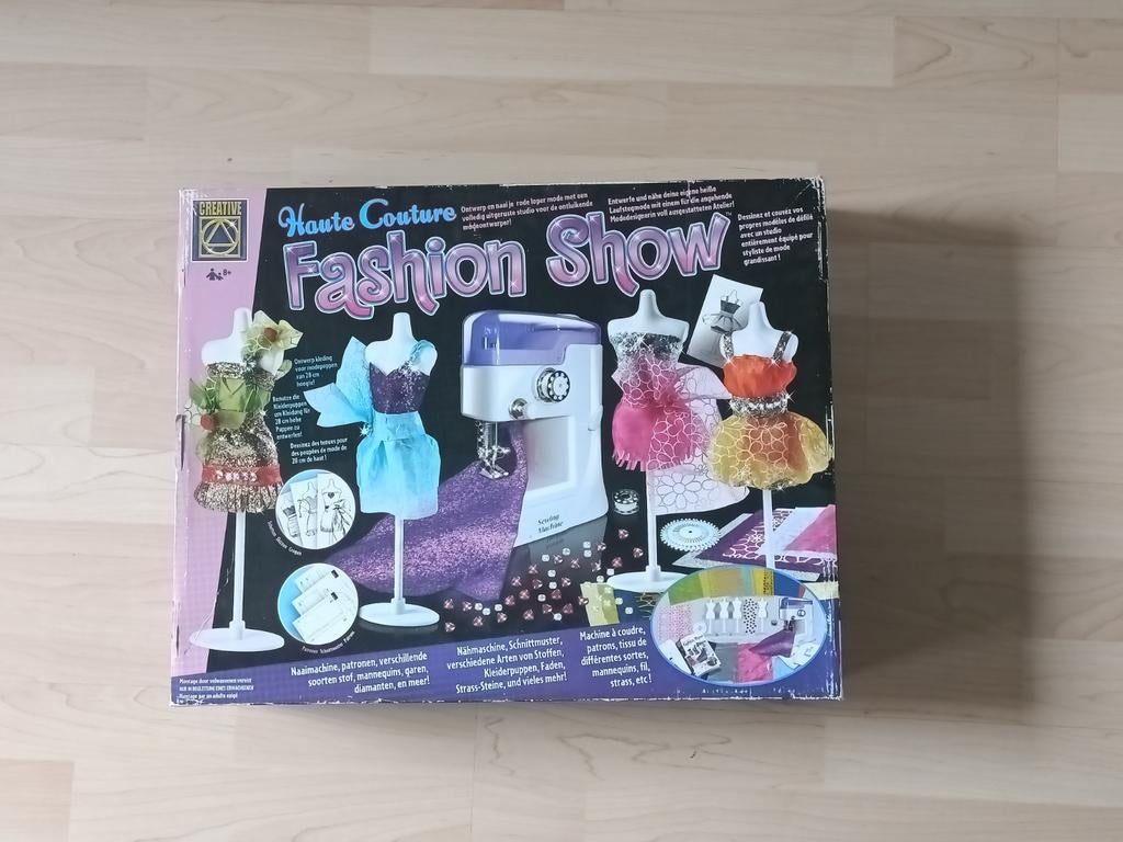 Haute Couture Fashion Show set, Verzenden, Naaimachine, Overige merken