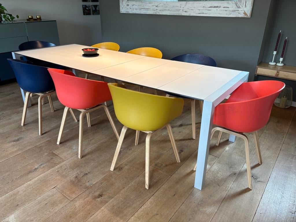 8x HAY AAC stoelen robijnrood/mosterdgeel/blauw houten poten, Huis en Inrichting, Stoelen, Ophalen, Gebruikt, Kunststof