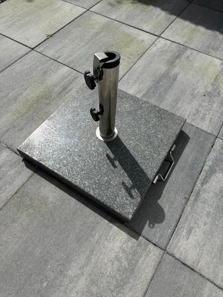 Parasol in goede staat inclusief voet, Tuin en Terras, Parasols, Ophalen, Kantelbaar, 2 tot 3 meter, Zweefparasol