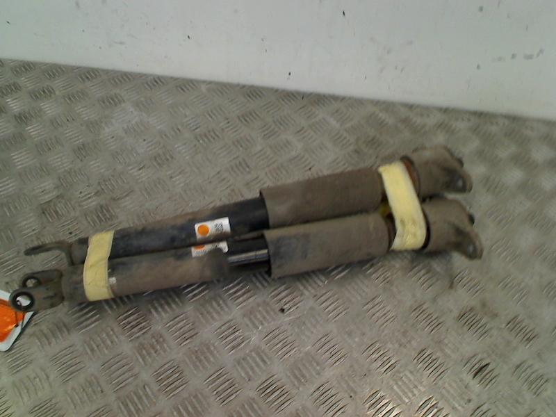 Schokbrekerset Achter Kia Cee'd Sportswagon (JDC5) 2015, Info@kia.de, Kia Deutschland GmbH, Gebruikt, Theodor-Heuss-Allee 11, Frankfurt am Main 60486, , Duitsland