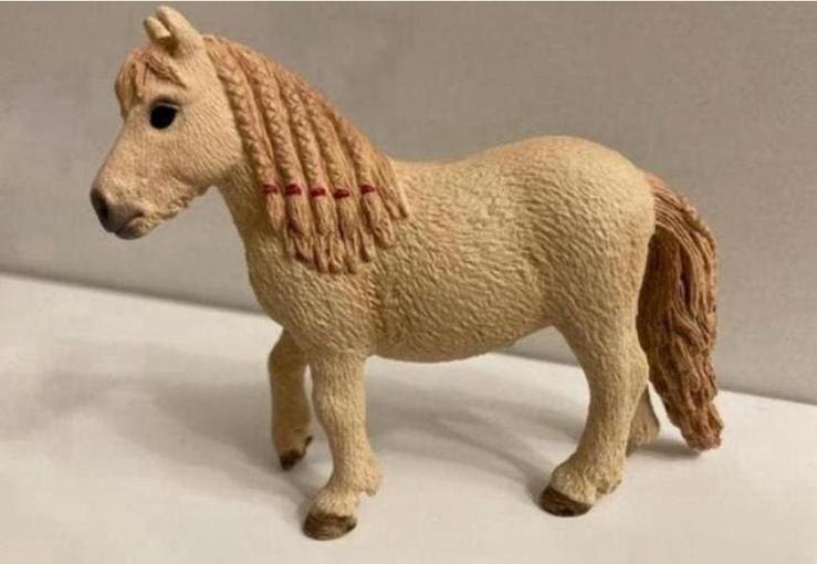 Schleich Shetlander Merrie met Vlechten ~ 97447, Ophalen of Verzenden, Zo goed als nieuw, Paard, Beeldje of Figuurtje