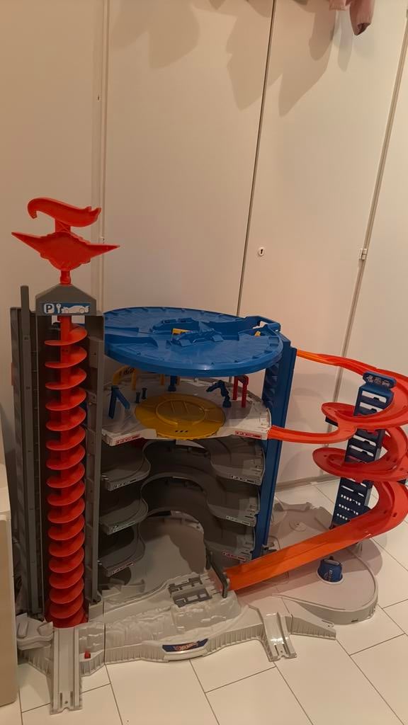 Hot wheels super ultimate garage, Ophalen, Gebruikt