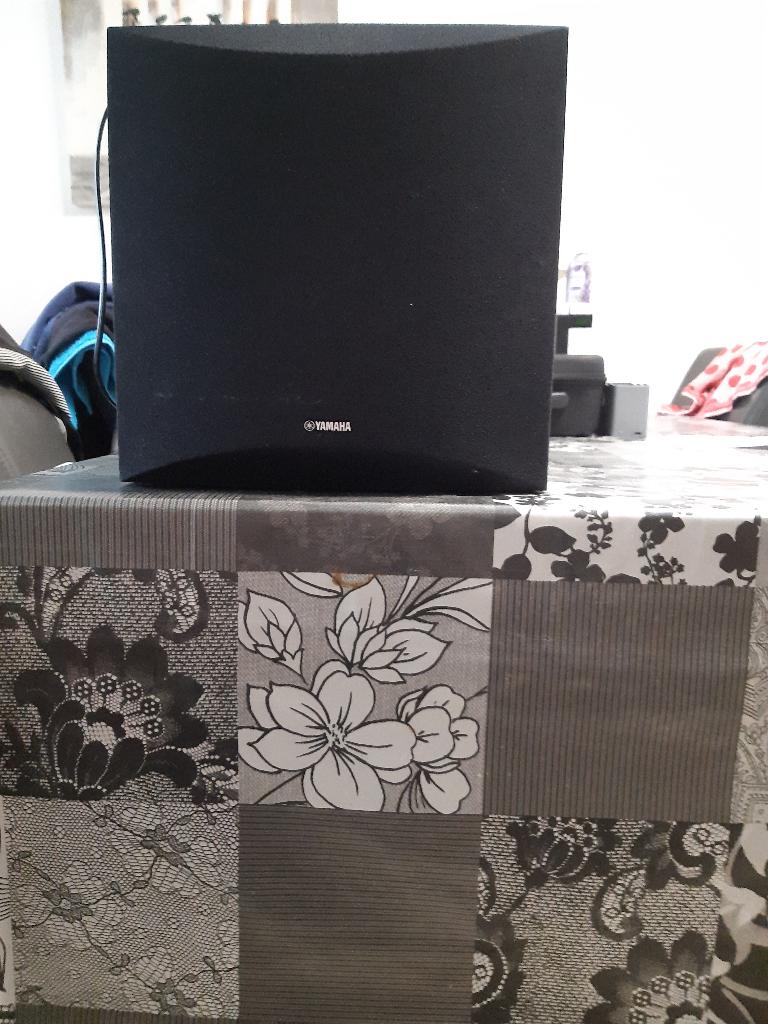 te koop yamaha subwoofer, Audio, Tv en Foto, Luidsprekers, Subwoofer, Zo goed als nieuw, 120 watt of meer, Ophalen